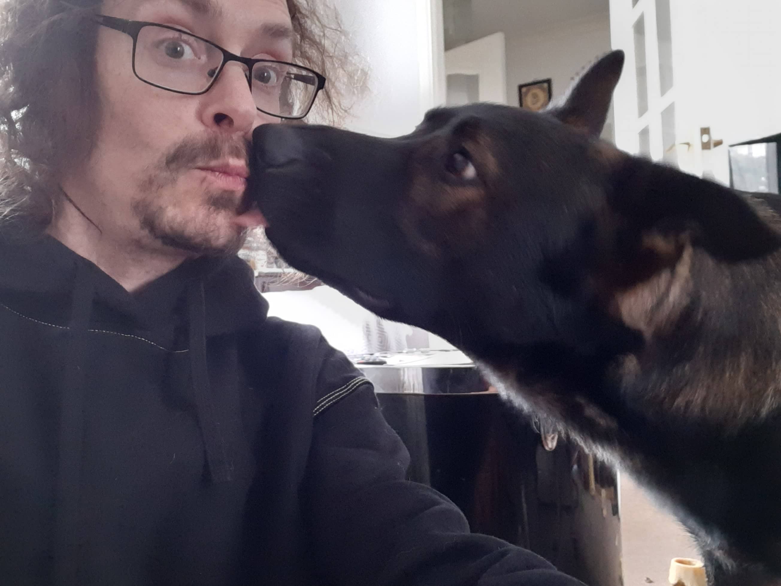 Ronnie Kisses - Aug 2023